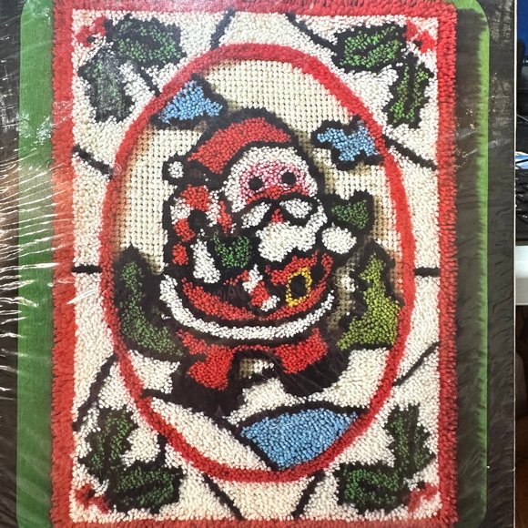 Vintage Sultana Latch Hook Rug Kit - "Santa Oval" 20" x 27" - New - Picture 2 of 9